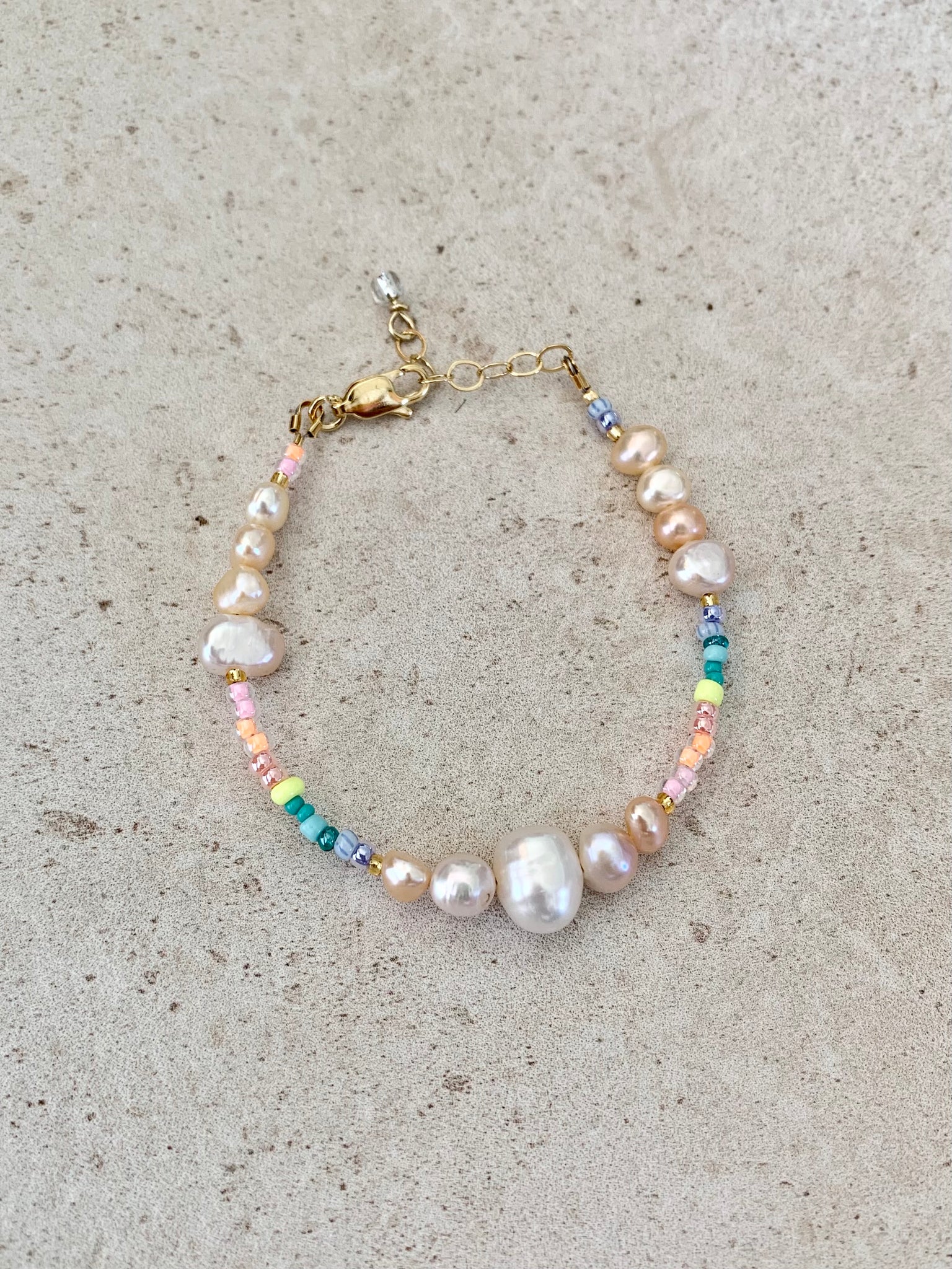 PEARLY GLOW Bracelet